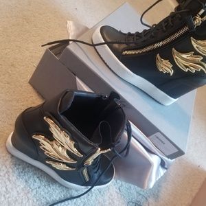 guiseppe sneaks